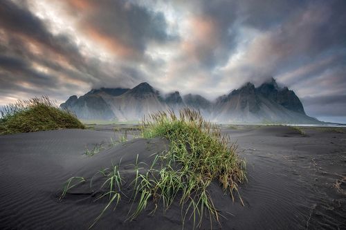 дюны на чёрном пляже