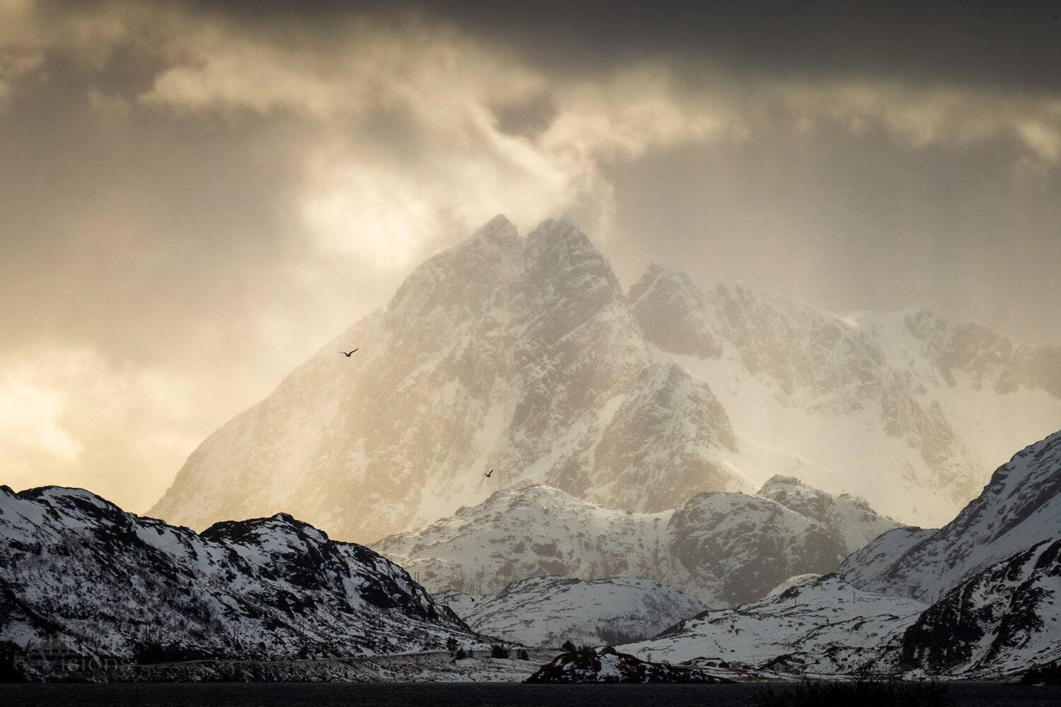 Mighty light. Автор: Adrian Szatewicz lofoten,norway,norwegian,winter,light,mountains, Adrian Szatewicz
