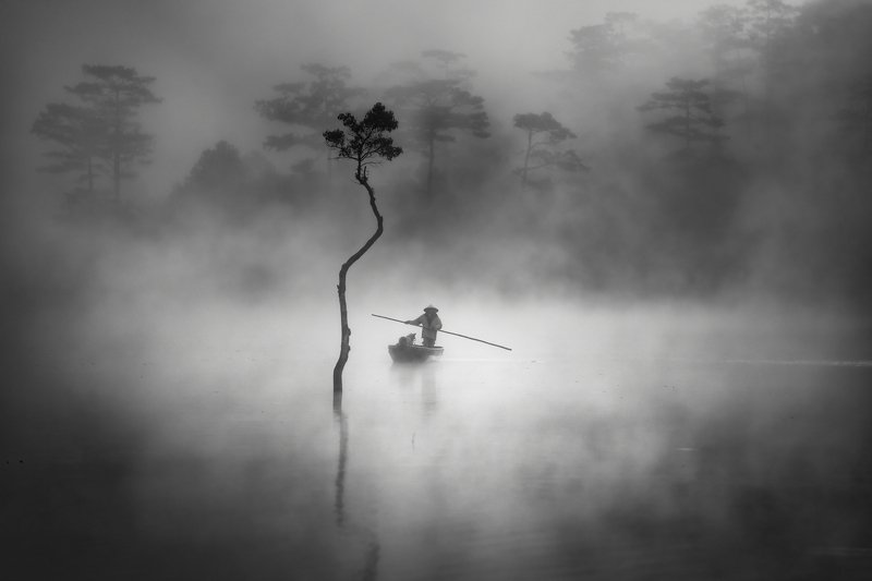 Ferryman in the mistery fog фото превью