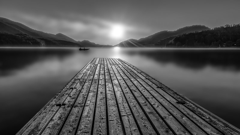 lake in BW фото превью