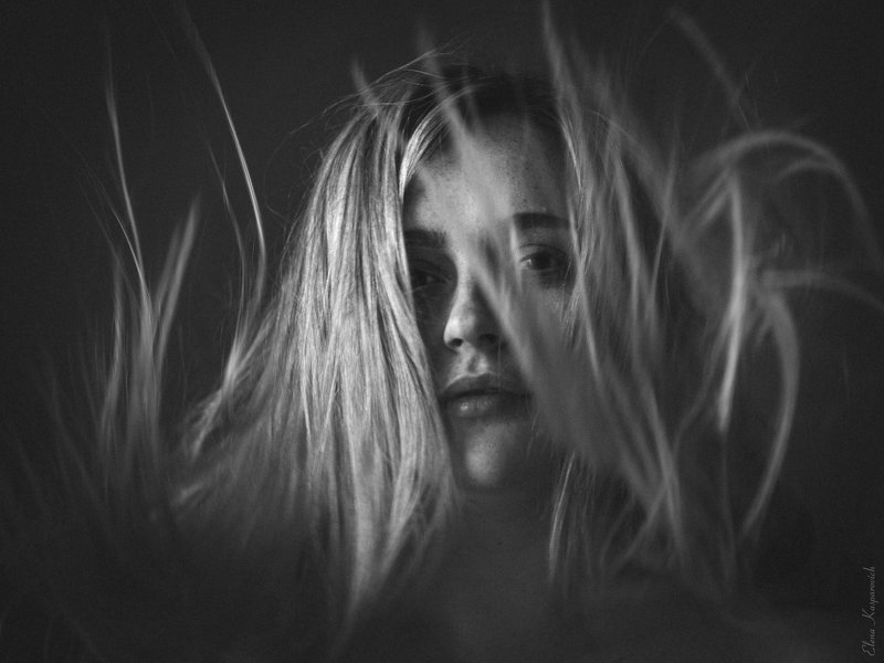 женский портрет, девушка, волосы, чб О покое среди хаоса фото превью