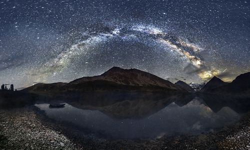 Млечный путь над озером Аккем