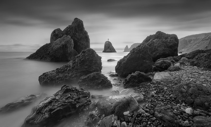 закат,пейзаж,чернобелый,море,побережье,крым,вода,скалы,камни,природа,фототур,небо,облака,россия,севастополь,фиолент,мыс,крест,георгиевский монастырь Фиолент фото превью