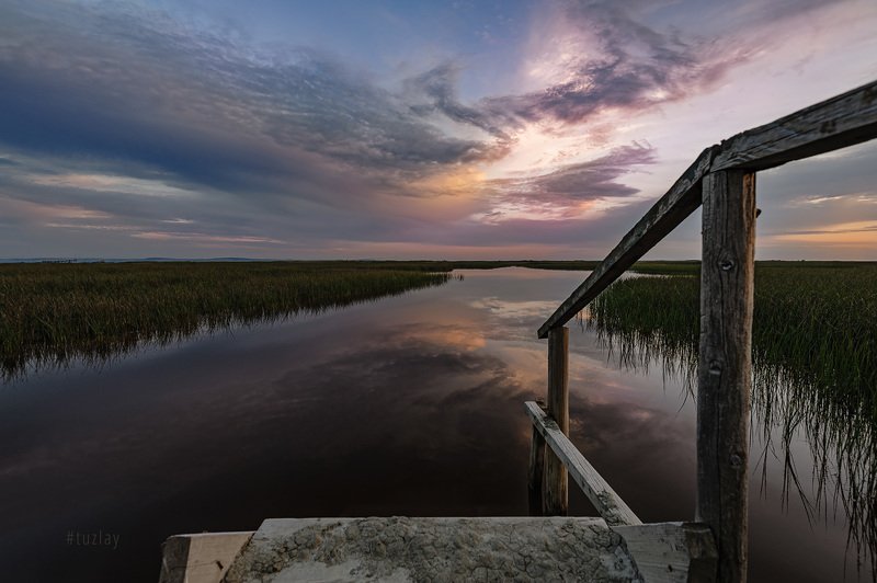 темрюк, грязевой вулкан Майским вечером на мостике... фото превью