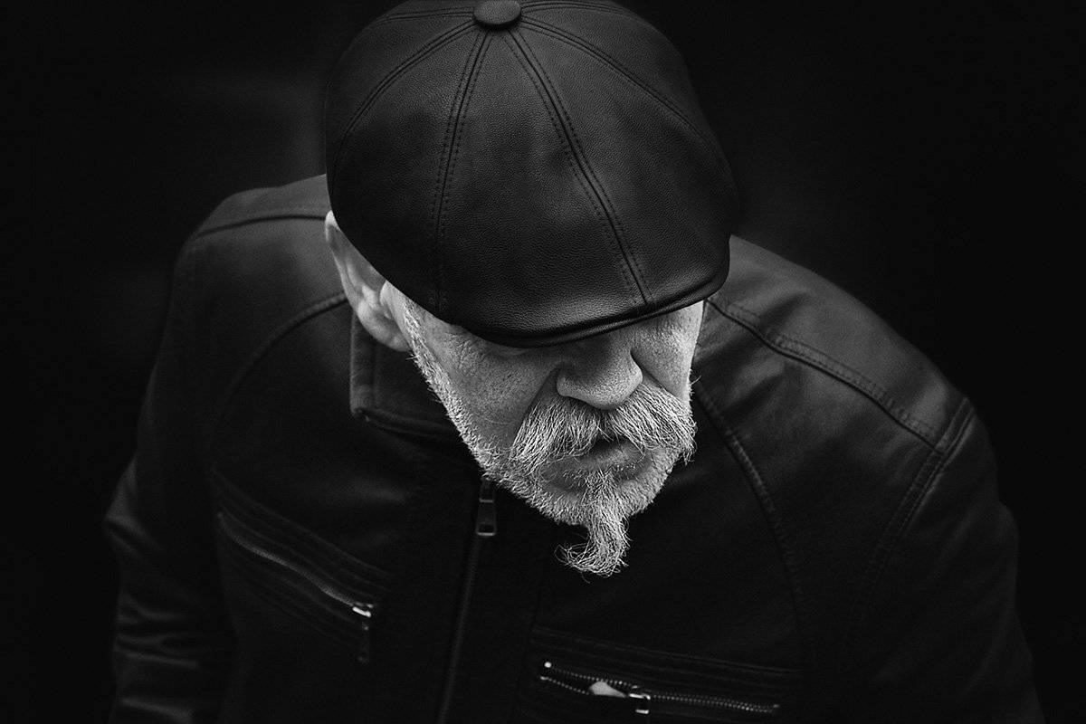 чб фото, уличное фото, жанровый мужской портрет, Vera Trandina