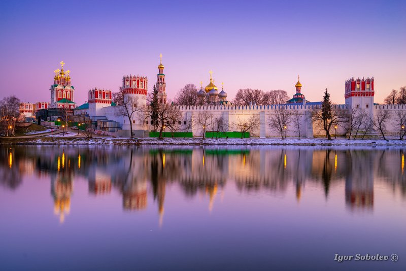 москва, новодевичий монастырь, отражение Вечер у Новодевичьего фото превью