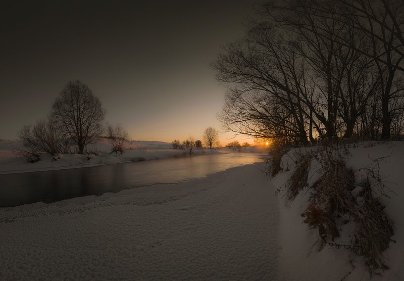 Зимний вечер у реки фото превью