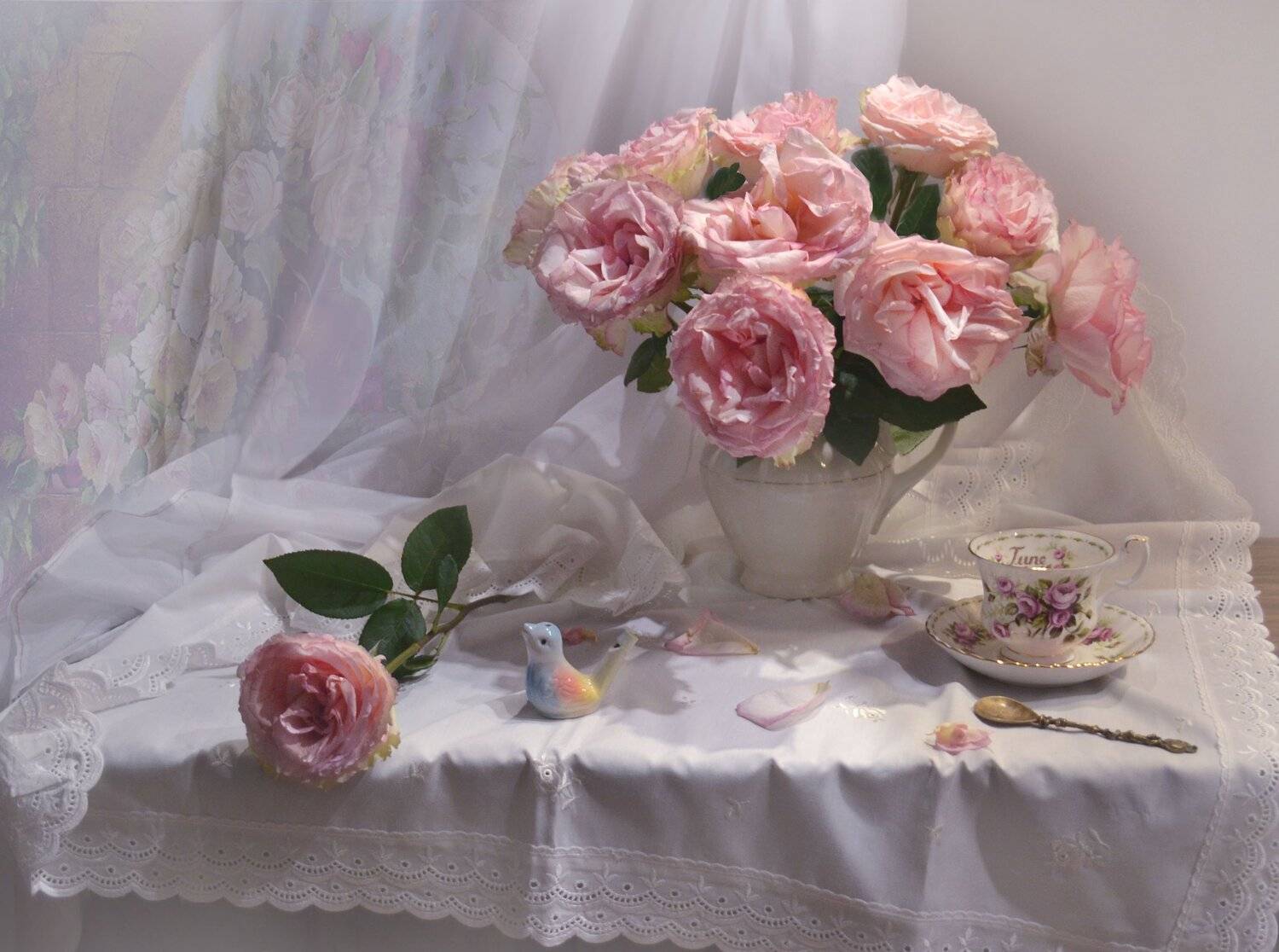 still lif,  натюрморт,  фото натюрморт,цветы , настроение, весна, март,  розы, фарфор,, Колова Валентина