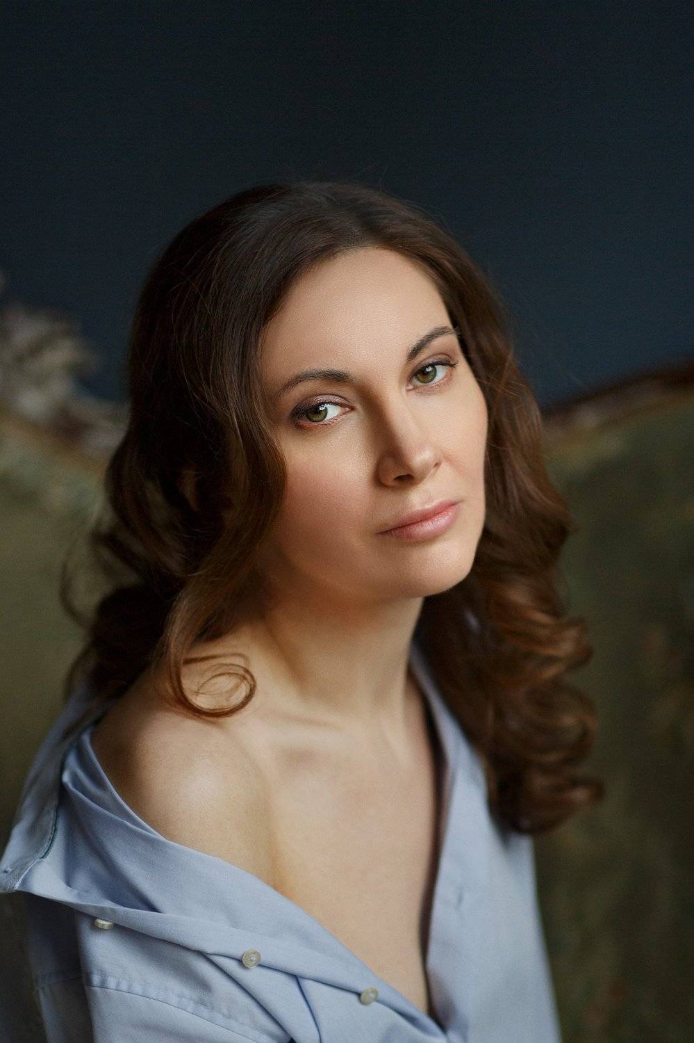 студия, портрет, зеленые глаза, дневной свет, красивая женщина, современная женщина, Оксана Ведмеденко