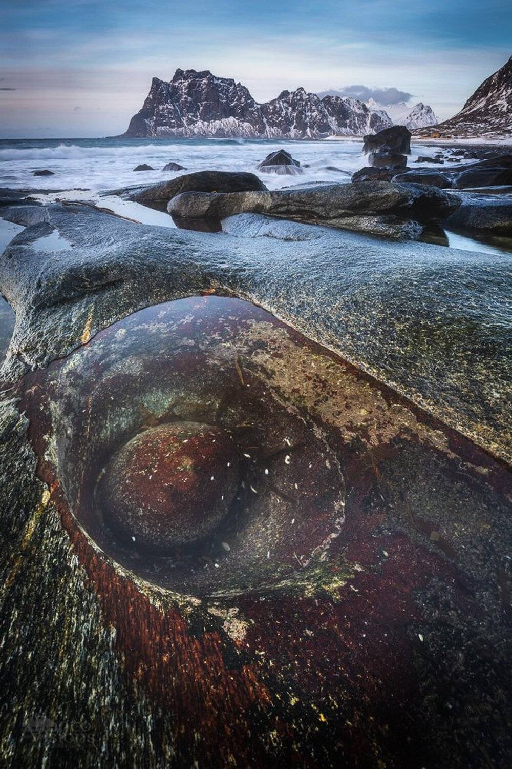 shore,beach,lofoten,norway,norwegian,utakleiv,uttakleiv,the eye of utakleiv,winter,wintertime,, Adrian Szatewicz