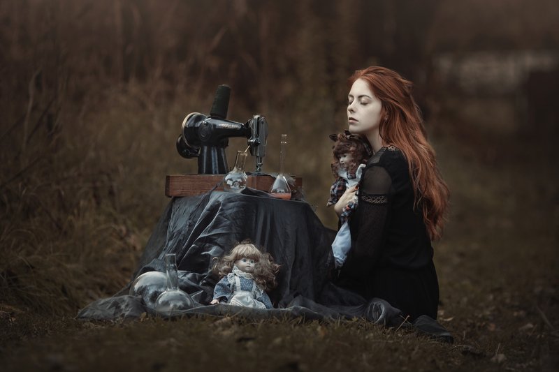 девушка, куклы, швейная машинка, весна, природа, ведьма Aqulina фото превью
