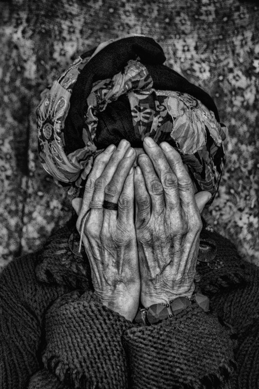 I felt my life with both my hands фото превью