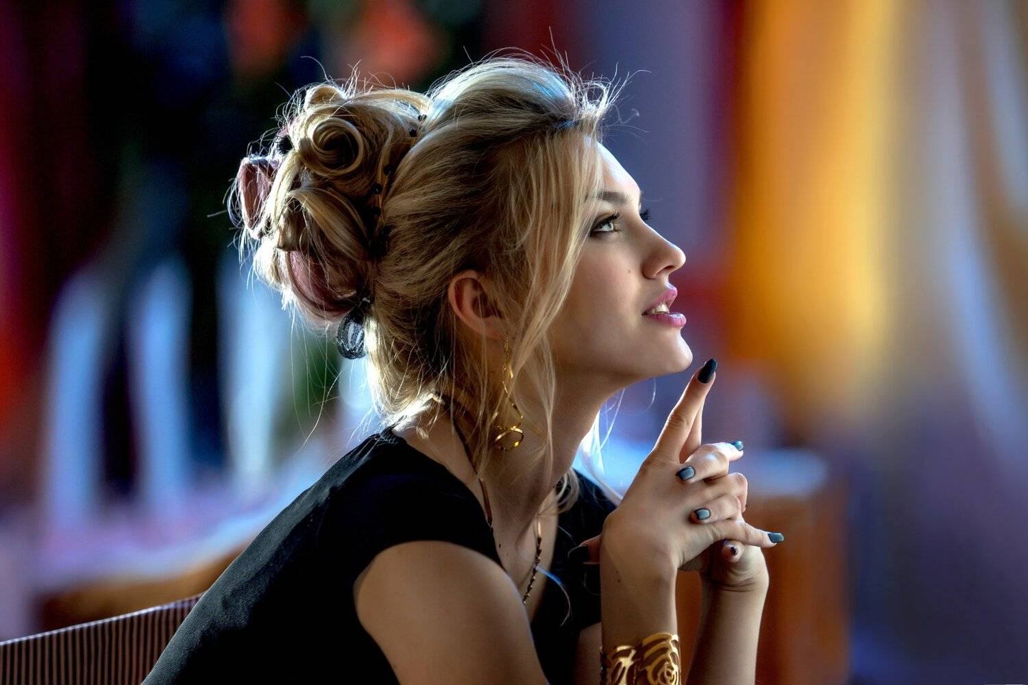 улыбка девушки, руки, макияж, красивое боке, красивая, красавица, девушка, гламур, глаза, браслет, блондинка, Вячеслав 19