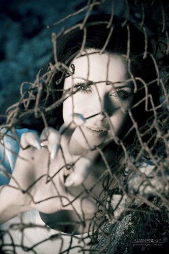 Анели Азор...