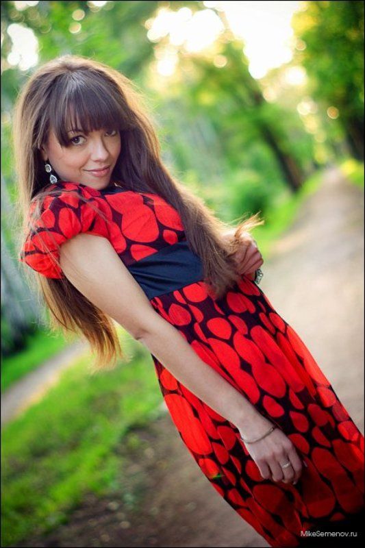 девушка, солнце, дорога . фото превью