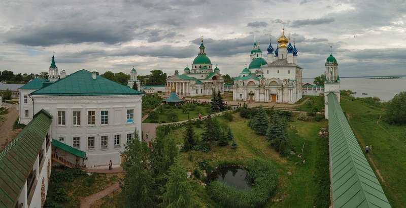 ростов великий, озеро неро, спасо-яковлевский монастырь, зачатьевский собор, димитриевский собор, братские кельи, панорама Спасо-Яковлевский монастырь фото превью