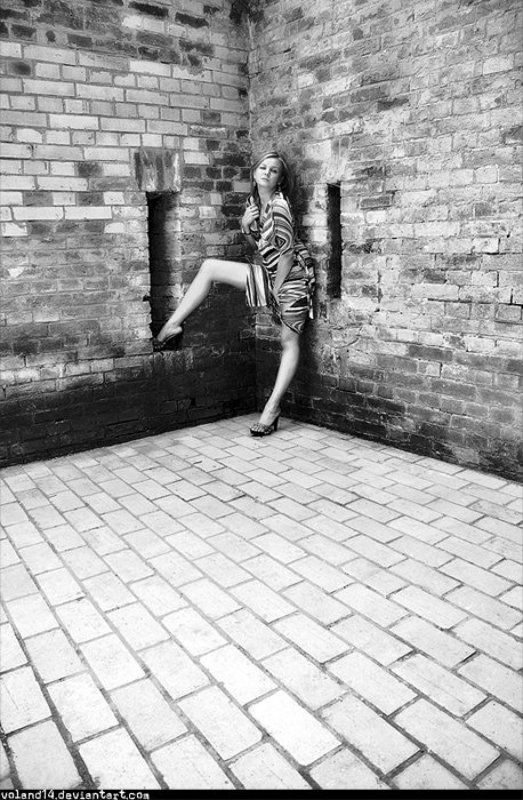 Ekaterina. Bricks and wall фото превью