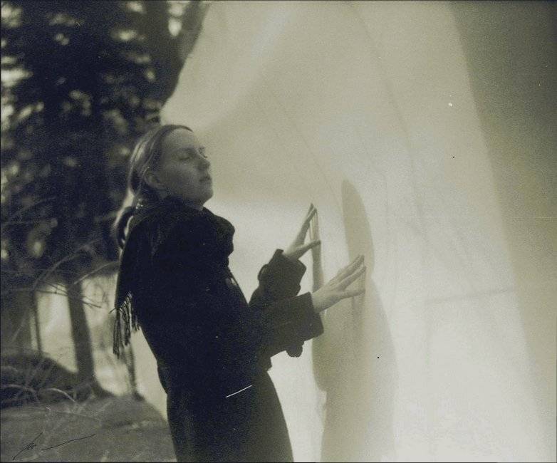 поли, Deep in Violet