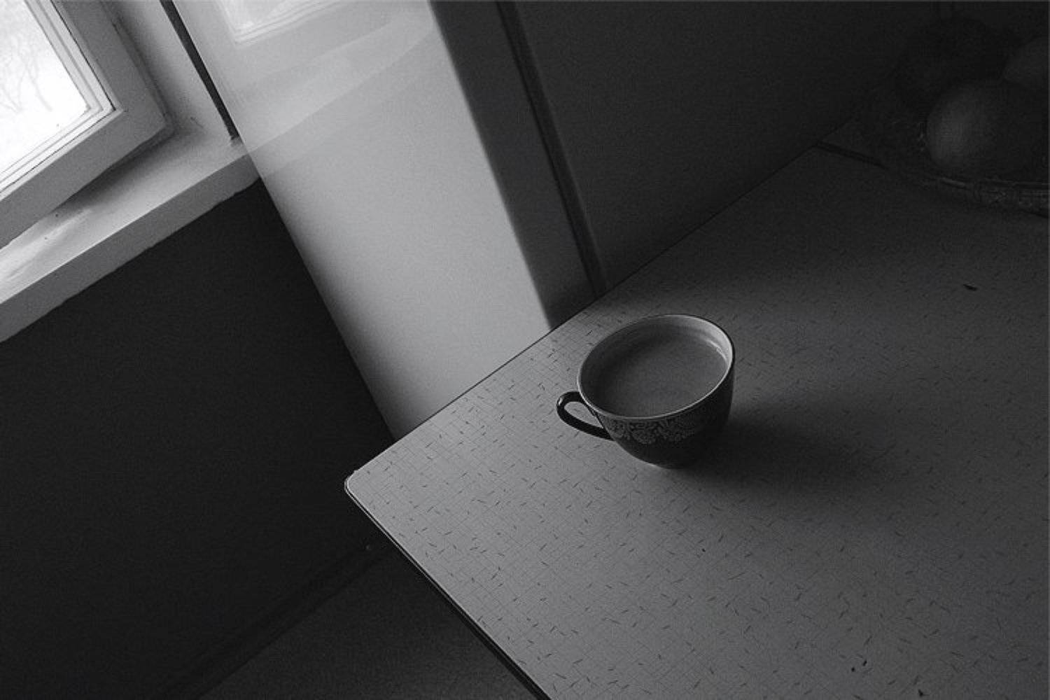 2005, цифра, чб, кофе, чашка, окно, свет, тень, bw, cup, coffee, table, kitchen, window, triangle, Todublin