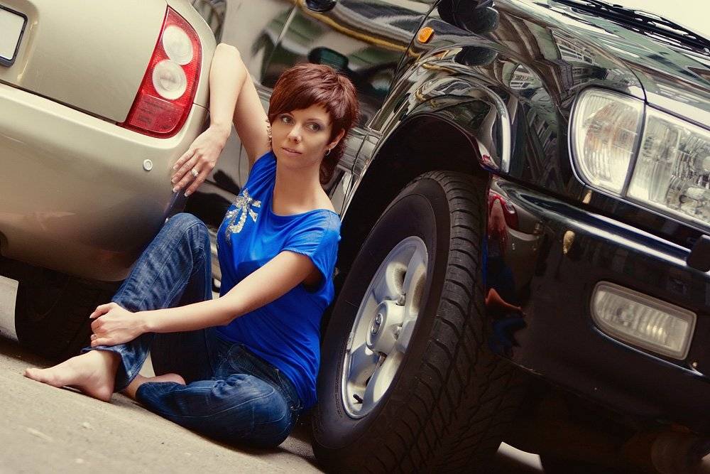 девушка, галя, дворик, автомобили, Sound Wave