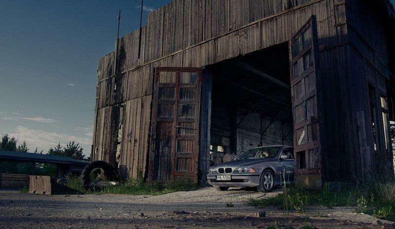 bmw, машина, заброшенный завод, пустырь  фото превью