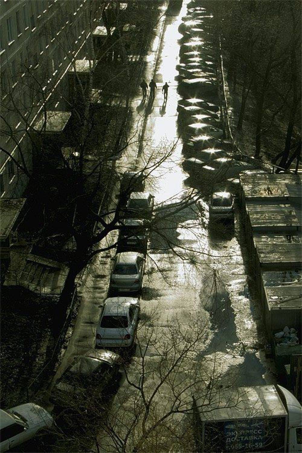 2008, цифра, цвет, солнце, блик, двор, человек, авто, гараж, тень, весна, город, дерево, city, spring, color, walk, tree, car, shadows, Todublin