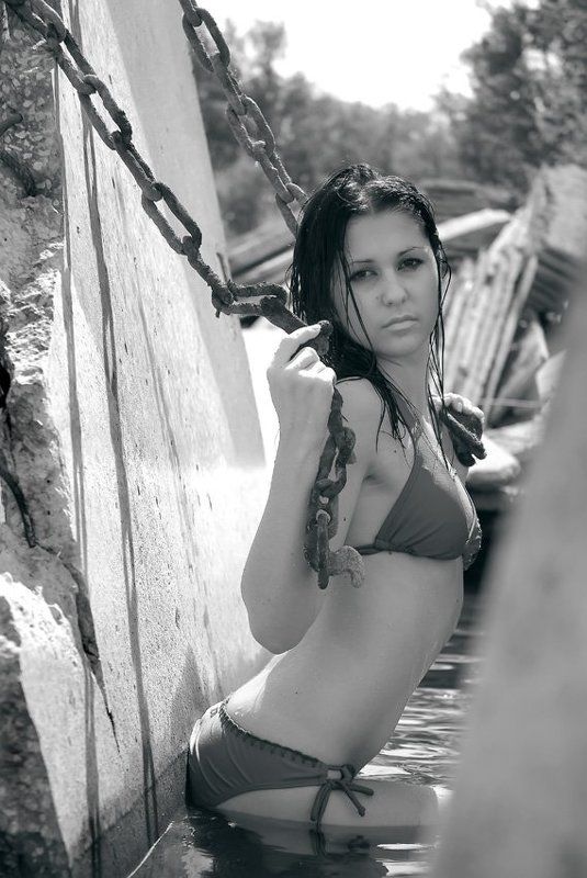 девушка,цепи,вода,плиты,закованная,татаринцев Закованная фото превью