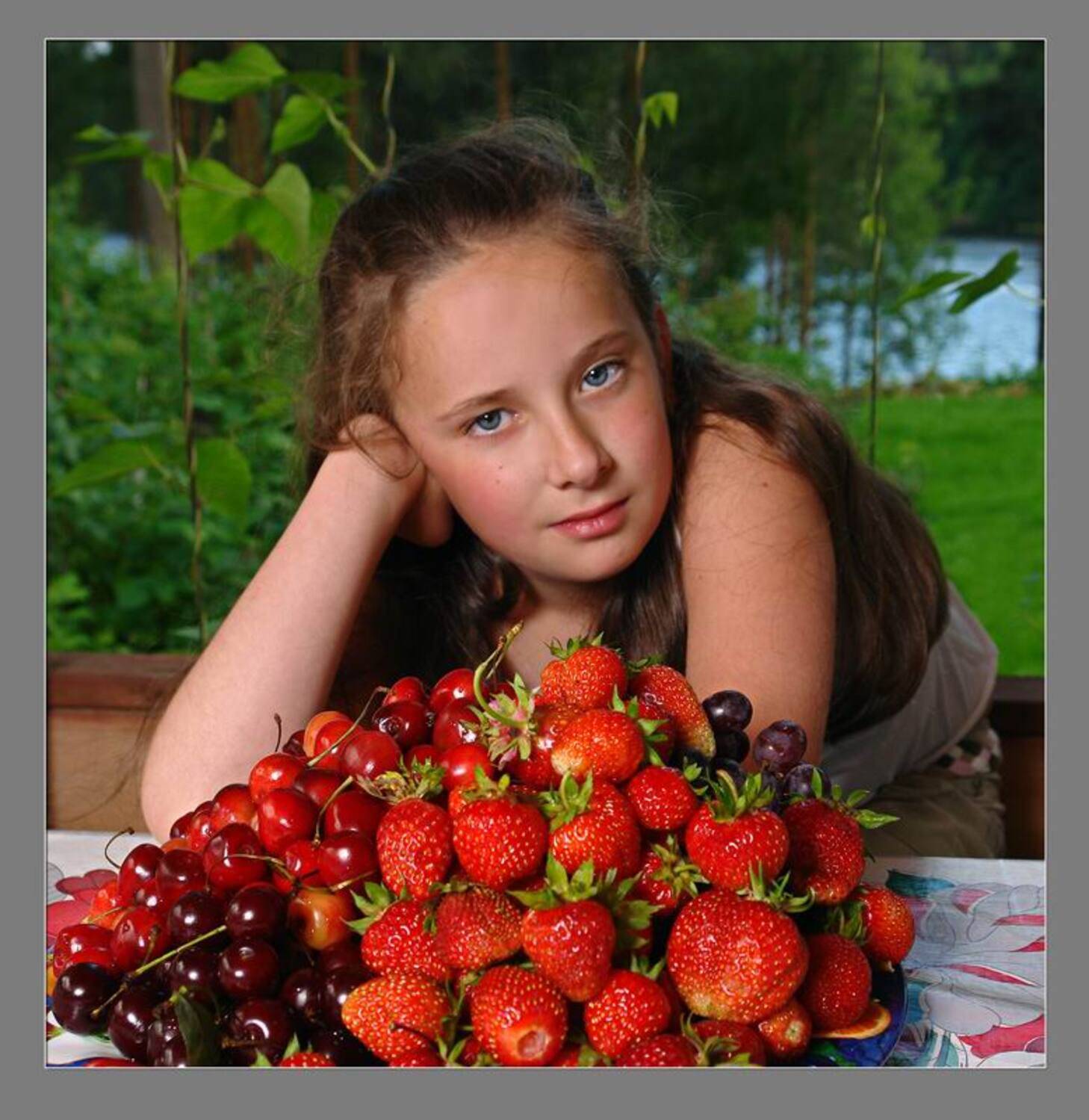 девочка ,клубника, Александр Трофимов