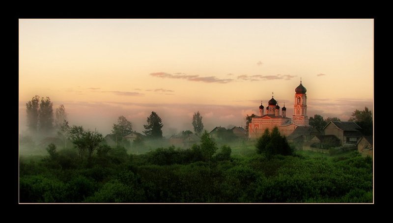 Рассвет над  деревенькой фото превью