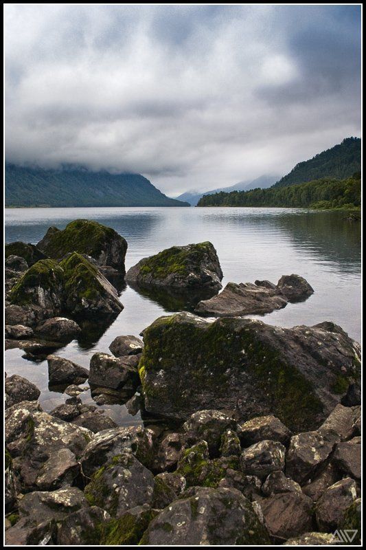 телецкое озеро, каменный залив, дождь Каменный залив фото превью