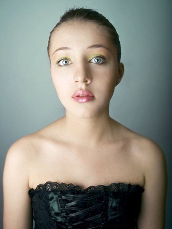 два глаза нос губы Алиса фото превью