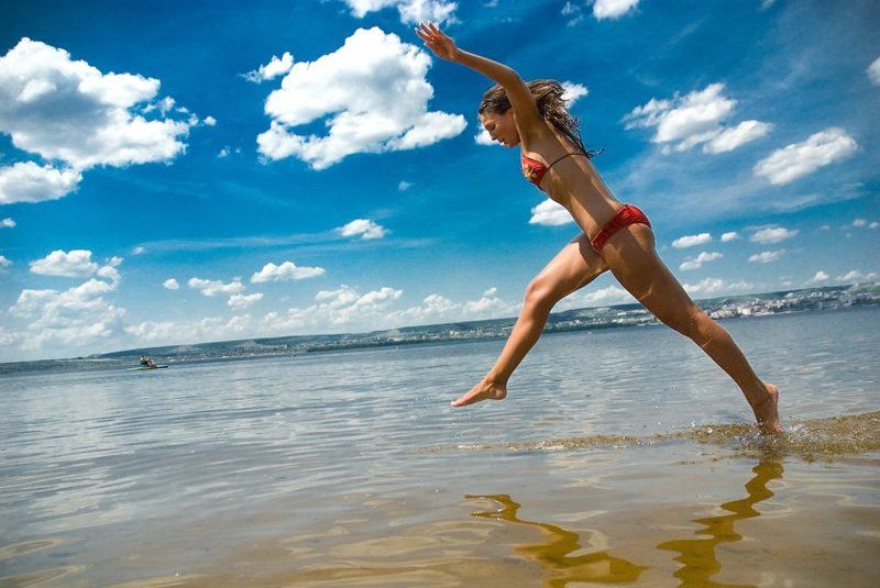 Широко шагая фото превью