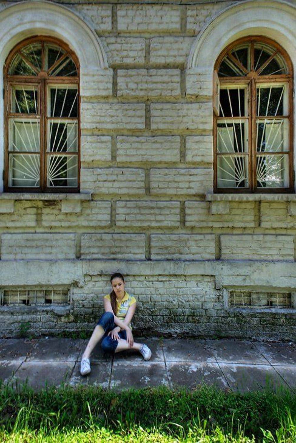 девушка,стена,окна, Ольга Новикова