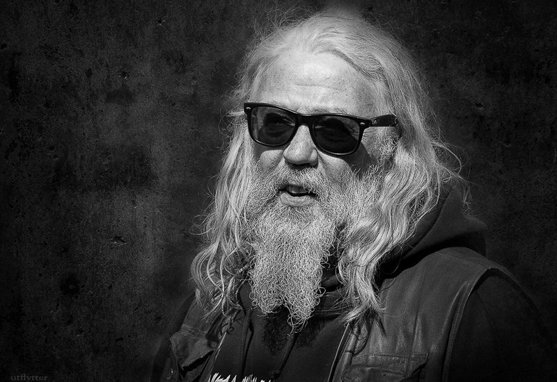 Портрет байкера (без мотоцикла) фото превью