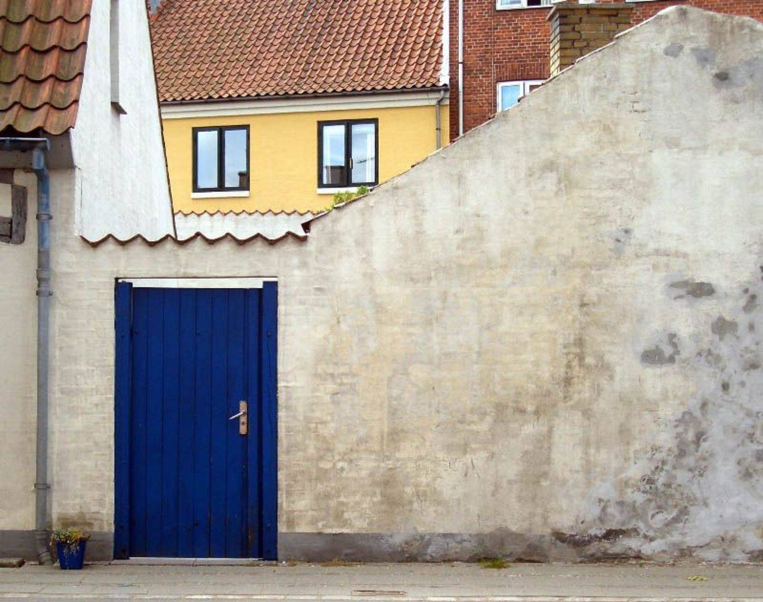 дверь синяя, одна штука, Slowhill