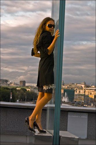 [****]