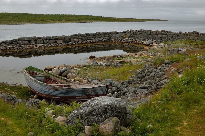 соловецкий архипелаг, заяцкие острова, белое море, искусственная гавань, разбитая лодка Цвет или ЧБ? фото превью