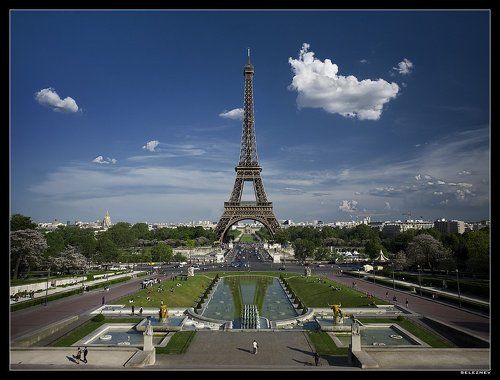 парижская. неоригинальная. открыточная.