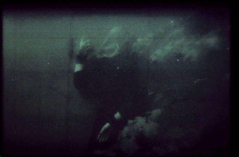 _vi_, Deep in Violet