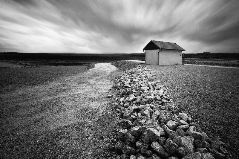 White little house фото превью