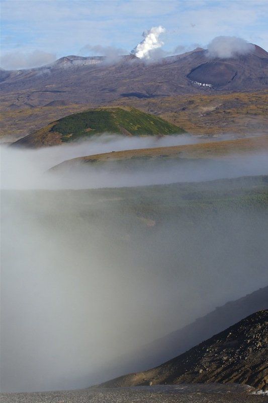 камчатка , вулкан горелый ,туман и туман и вулкан... фото превью