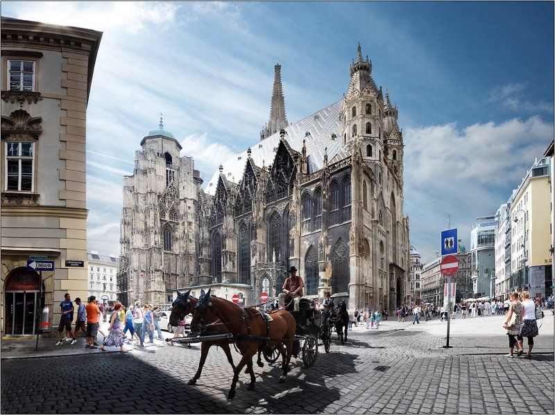 Транспортное средство в пешеходной зоне фото превью