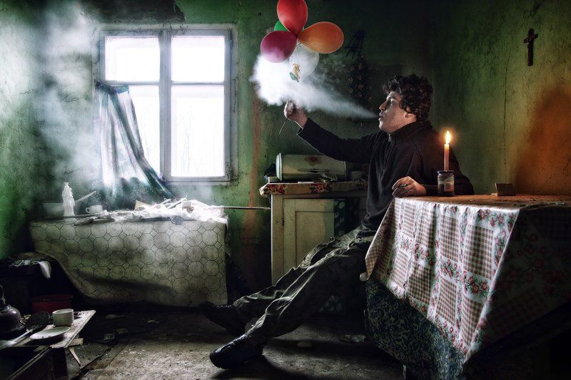 balloons, man, portrait, human, color, window, para, candle, table, genre Balloons фото превью
