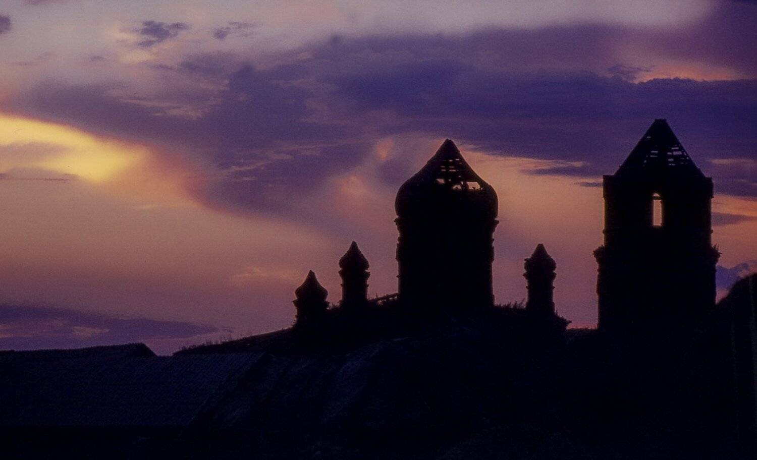 руины церкви, петр чиков