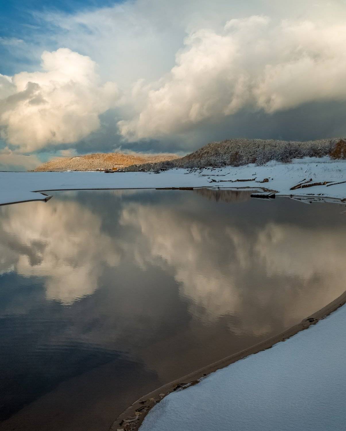 байкал, озеро, бурятия, берег, снег, зима, водоём, линии, отражение, пляж, в снегу, белый, облака, тучи,, Лашков Фёдор
