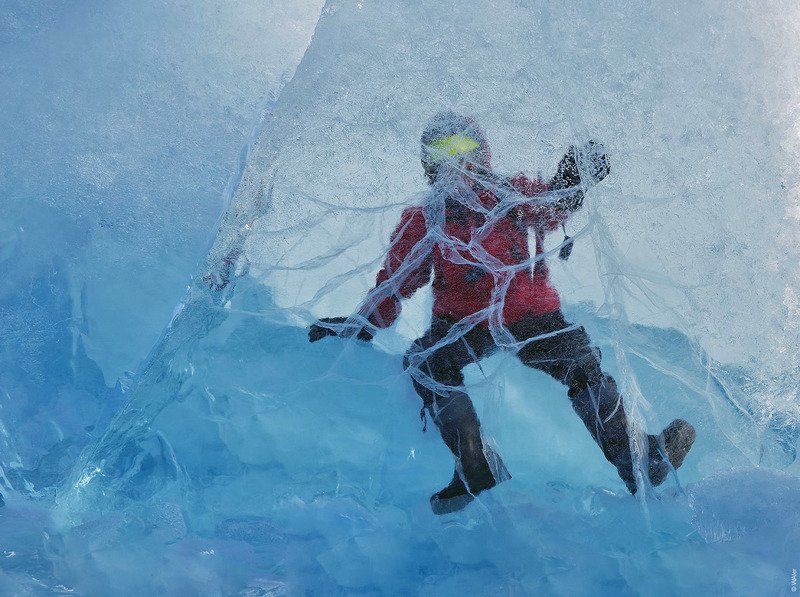 Байкал, лед Прошлогодние туристы ) фото превью