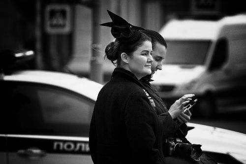 Девушка в шляпке и фотограф