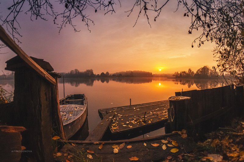 рассвет утро туман отражение солнце лодка Рассветная безмятежность фото превью