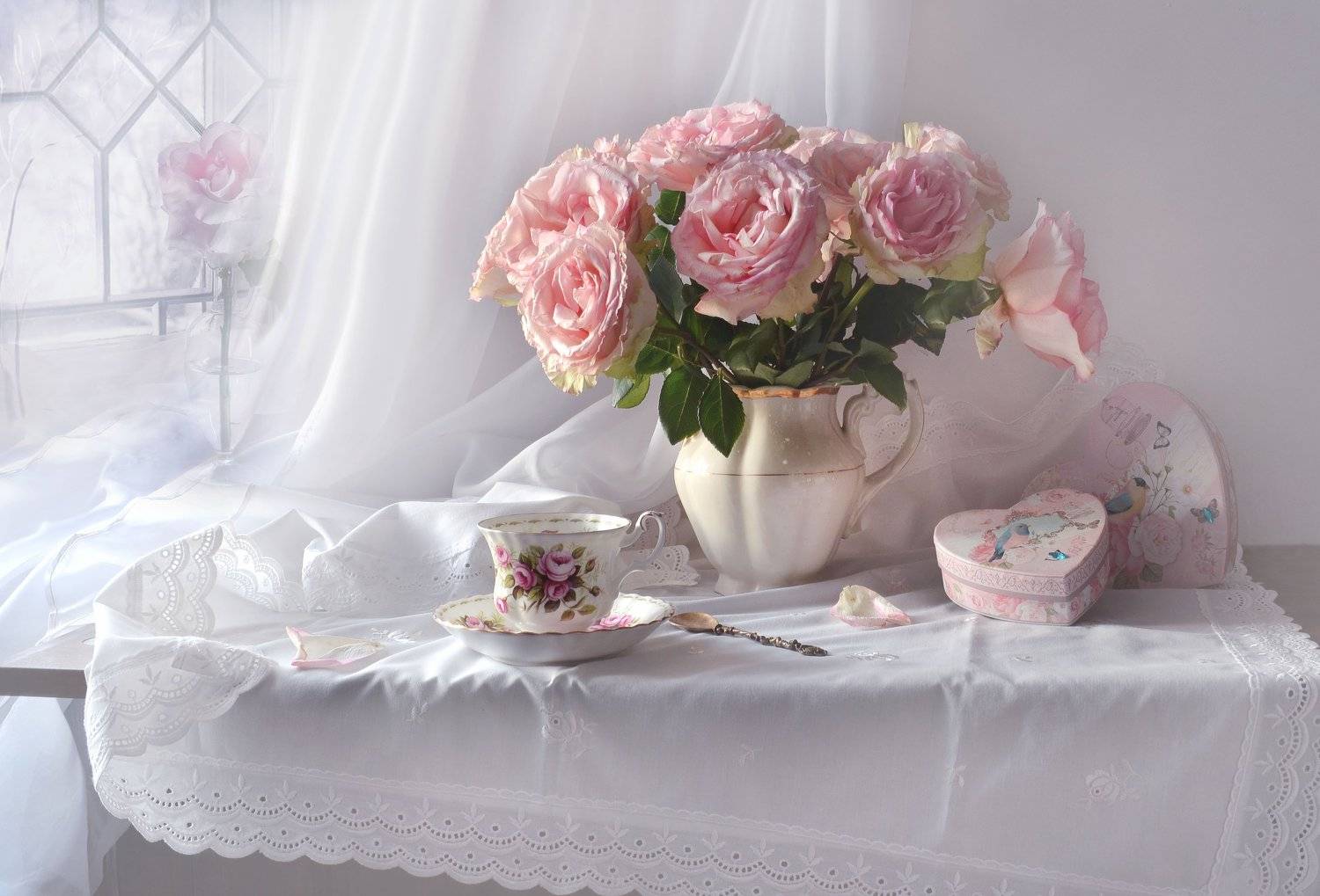still lif,  натюрморт,  фото натюрморт,цветы , настроение, весна,розы, фарфор, март, Колова Валентина