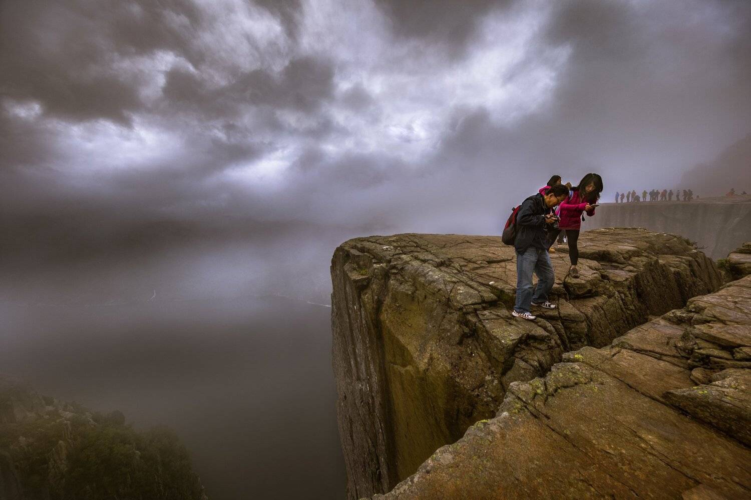 норвегия, прекестулен, скала, пропасть, туристы,,  Marat Max (Марат Макс)